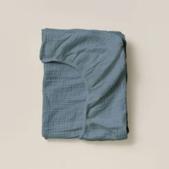 AANKLEEDKUSSENHOES 50 x 70 CM | BIOLOGISCH MOUSSELINE KATOEN | DENIMBLAUW