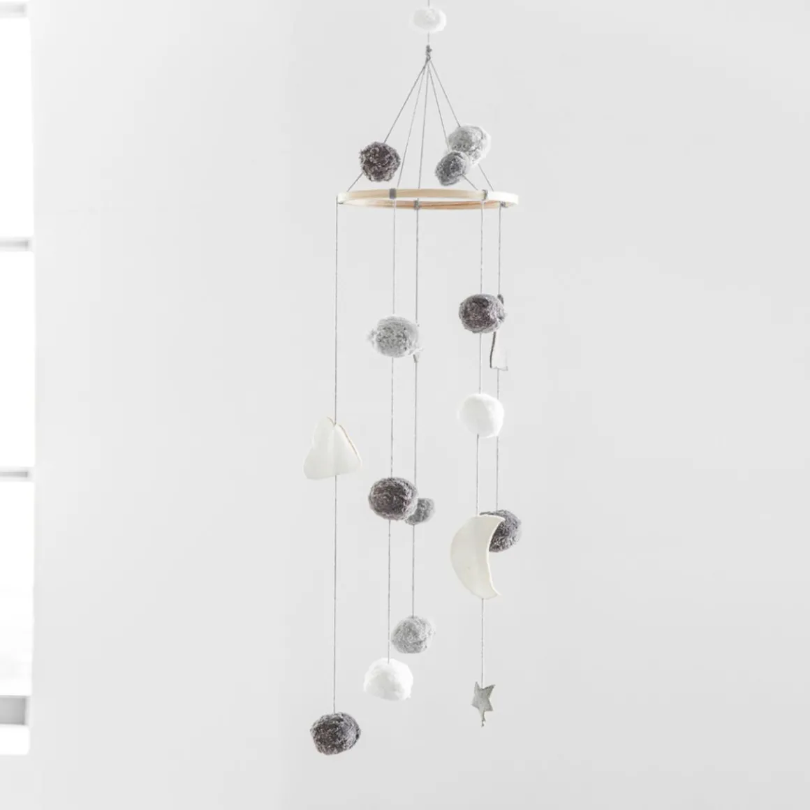 Baby mobile van natuurlijke materialen | 60 x 20 cm | Grijstinten