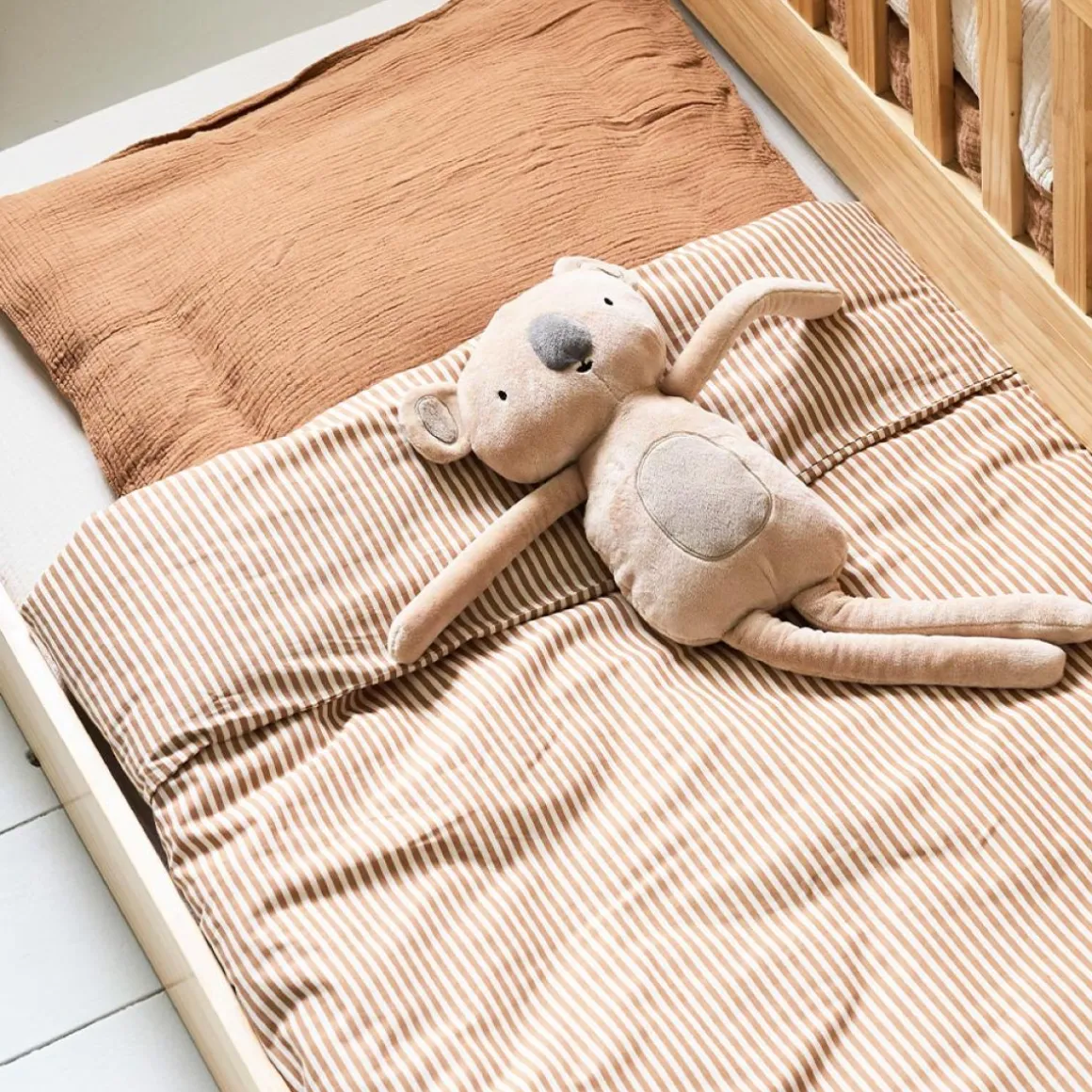DEKBEDOVERTREKSET 140 X 200 CM u00abSTRIPEDu00bb | BEIGE EN CARAMEL