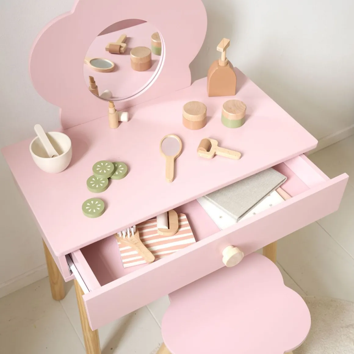HOUTEN KAPTAFEL MET SPIEGEL EN STOEL u00abFLEURu00bb | ROZE