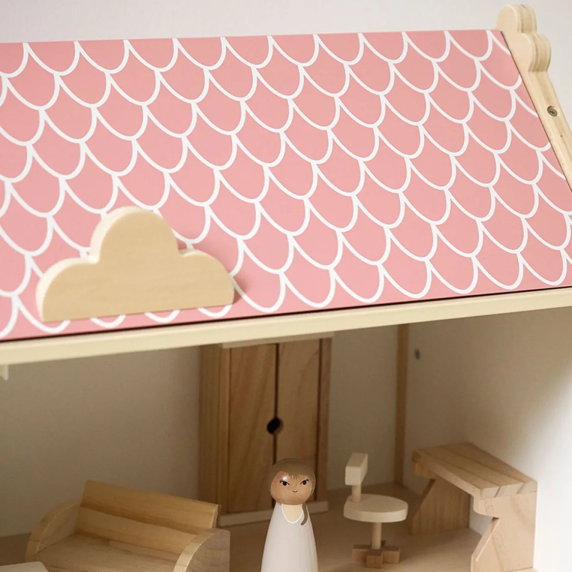 HOUTEN POPPENHUIS u00abVICTOIREu00bb | 66 cm | WIT & ROZE