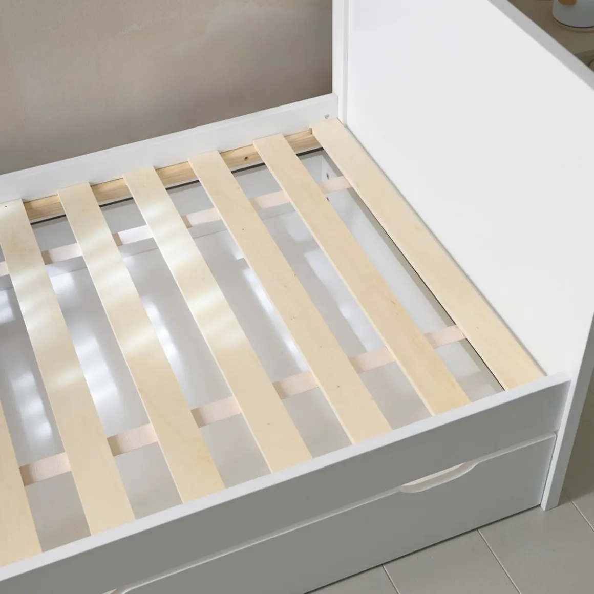 MEEGROEIBED / PEUTERBED u00abBRUMEu00bb INCL. LATTENBODEM | 80 X 140-200 CM | WIT