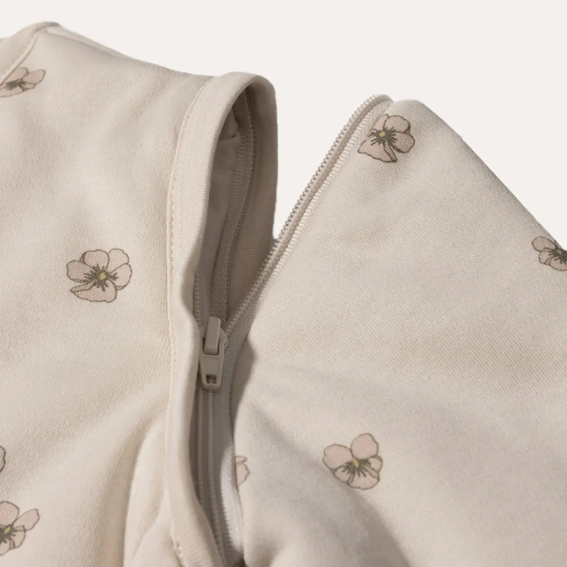 SLAAPZAK MET AFRITSBARE MOUWEN u00abPANSYu00bb | BEIGE-ROZE | 110 CM | 18-36 MAANDEN