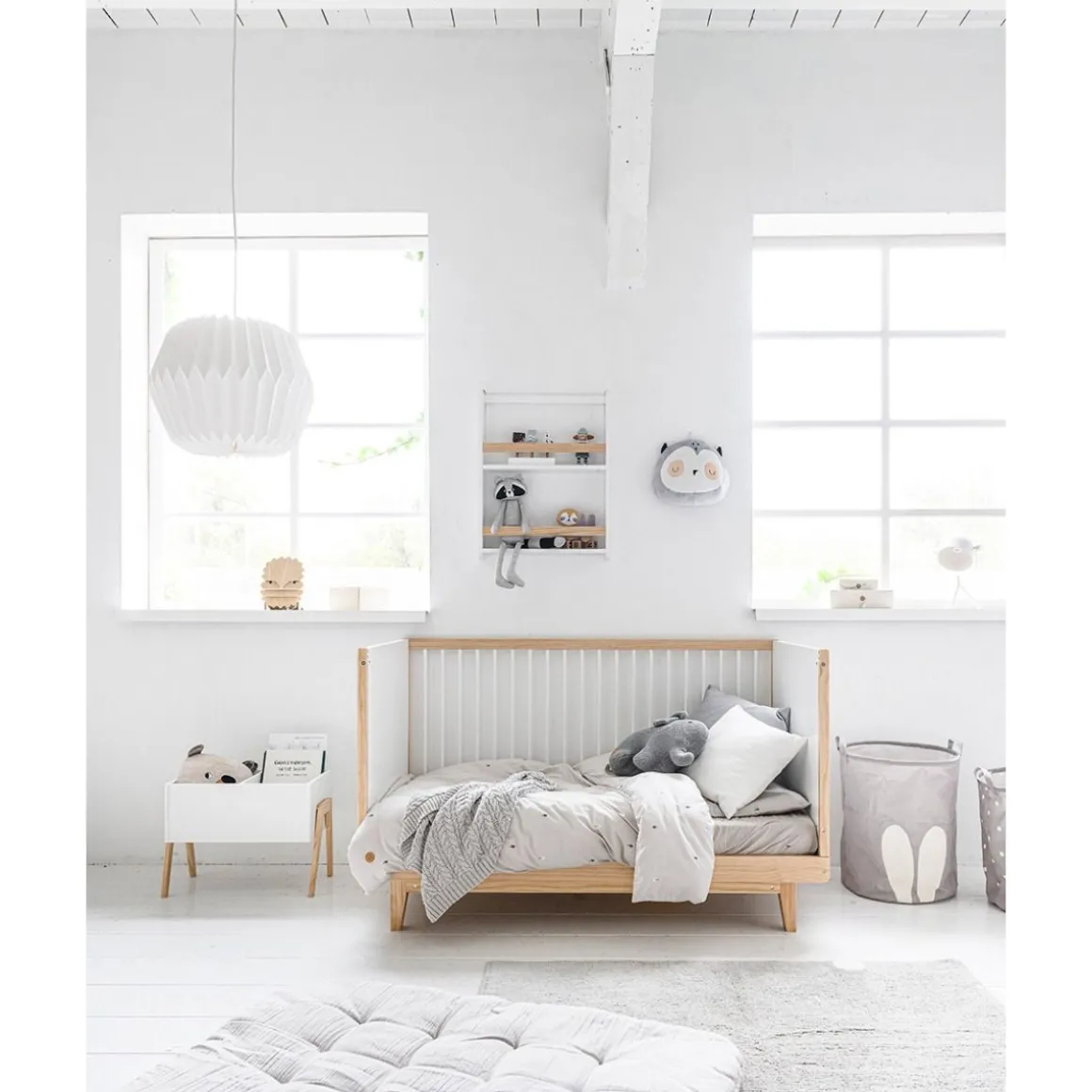 Wandrek babykamer / kinderkamer wit met naturel hout u00abBrise/Ceriseu00bb
