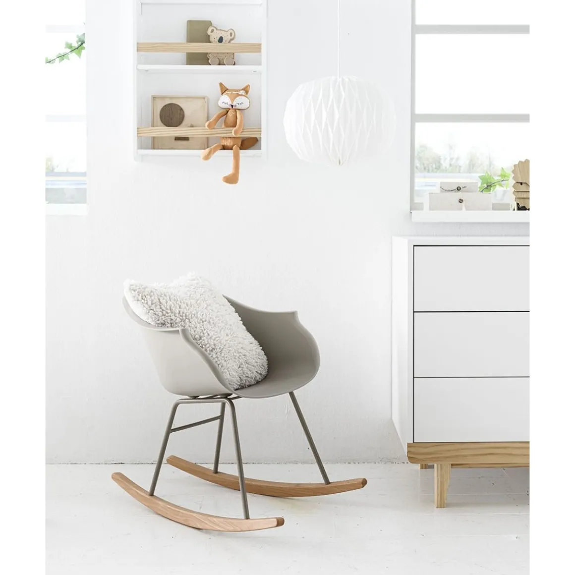 Wandrek babykamer / kinderkamer wit met naturel hout u00abBrise/Ceriseu00bb