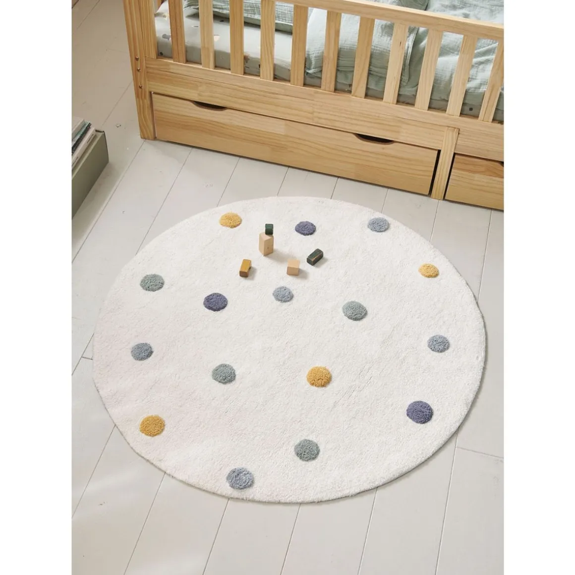 WASBAAR KINDERVLOERKLEED | ROND u00d8110 CM | OFF-WHITE MET STIPPEN